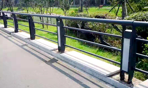 燈光護欄